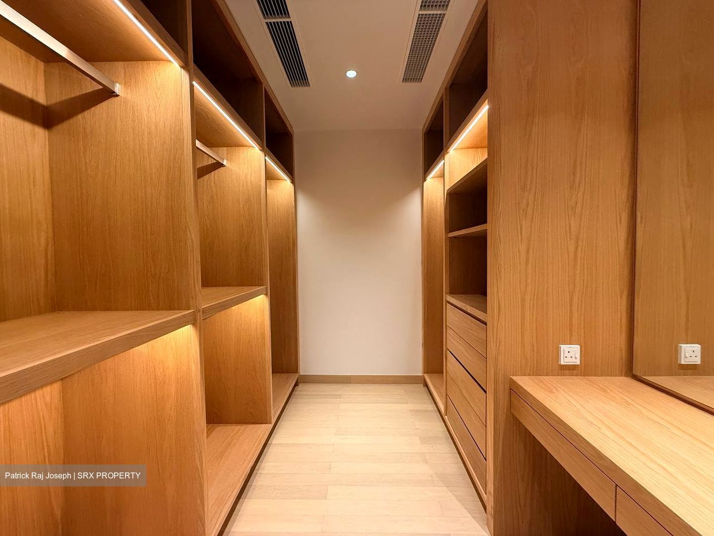 The Colonnade (D10), Condominium #539337661